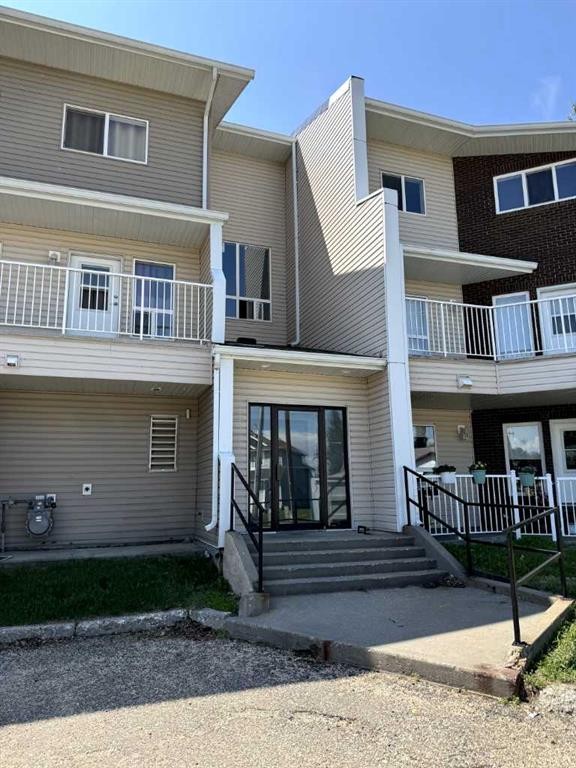 308-205 12 Avenue Se, Slave Lake, AB - Outdoor With Balcony