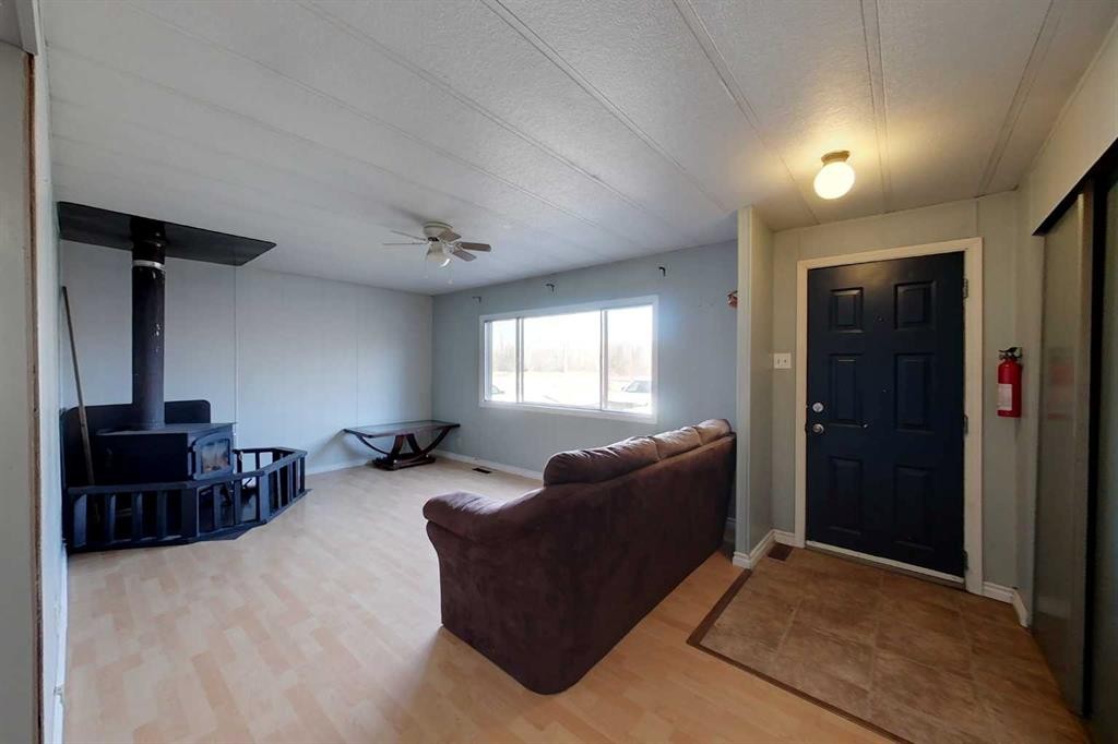 32 1 Street, Kinuso, AB - Indoor