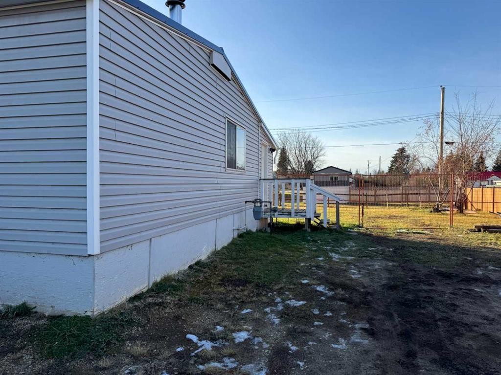 32 1 Street, Kinuso, AB - Outdoor