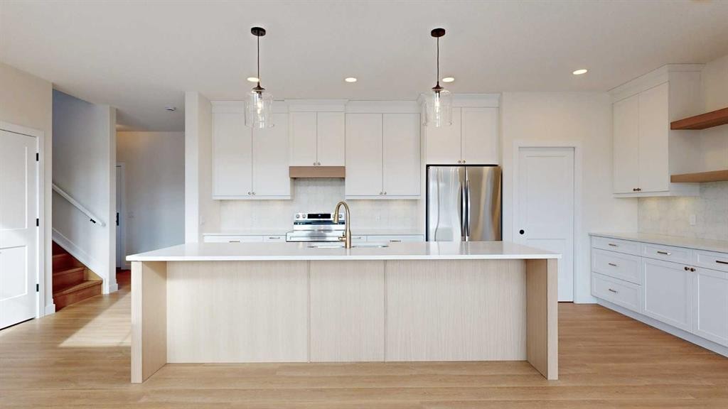 23 Riverdale Bend, Whitecourt, AB - Indoor Photo Showing Kitchen With Upgraded Kitchen