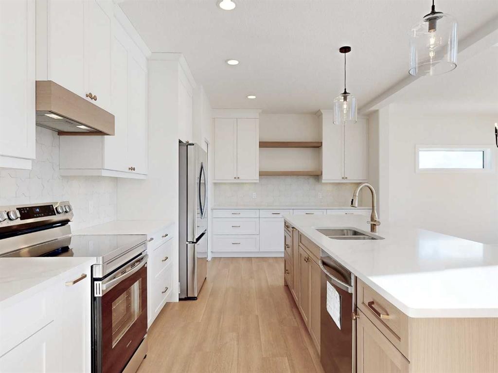23 Riverdale Bend, Whitecourt, AB - Indoor Photo Showing Kitchen With Double Sink With Upgraded Kitchen