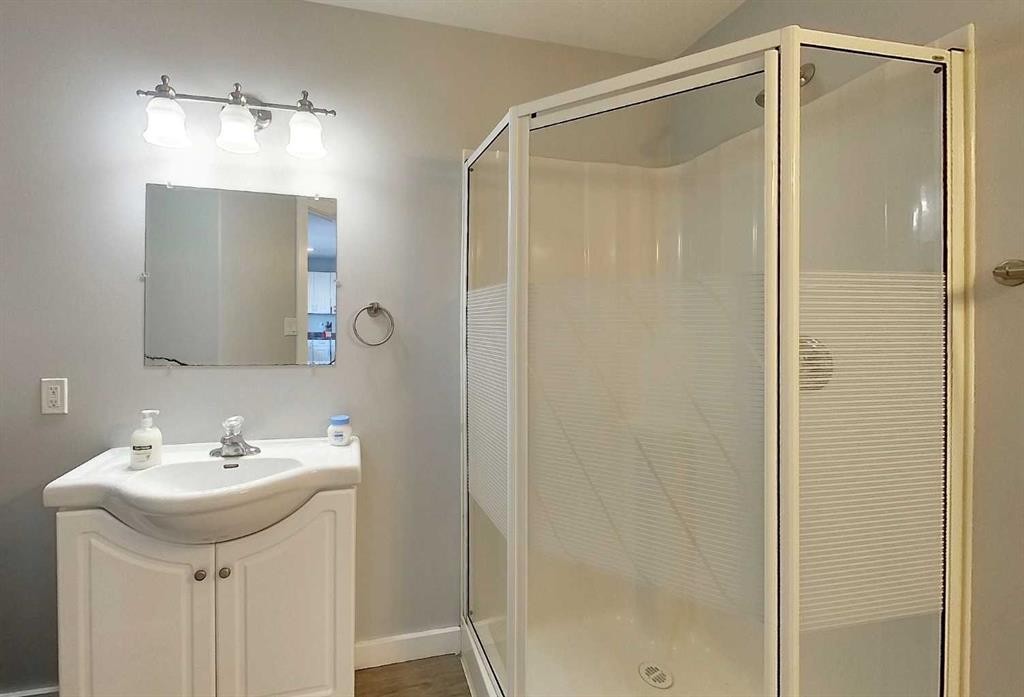 425 70 Street, Edson, AB - Indoor Photo Showing Bathroom