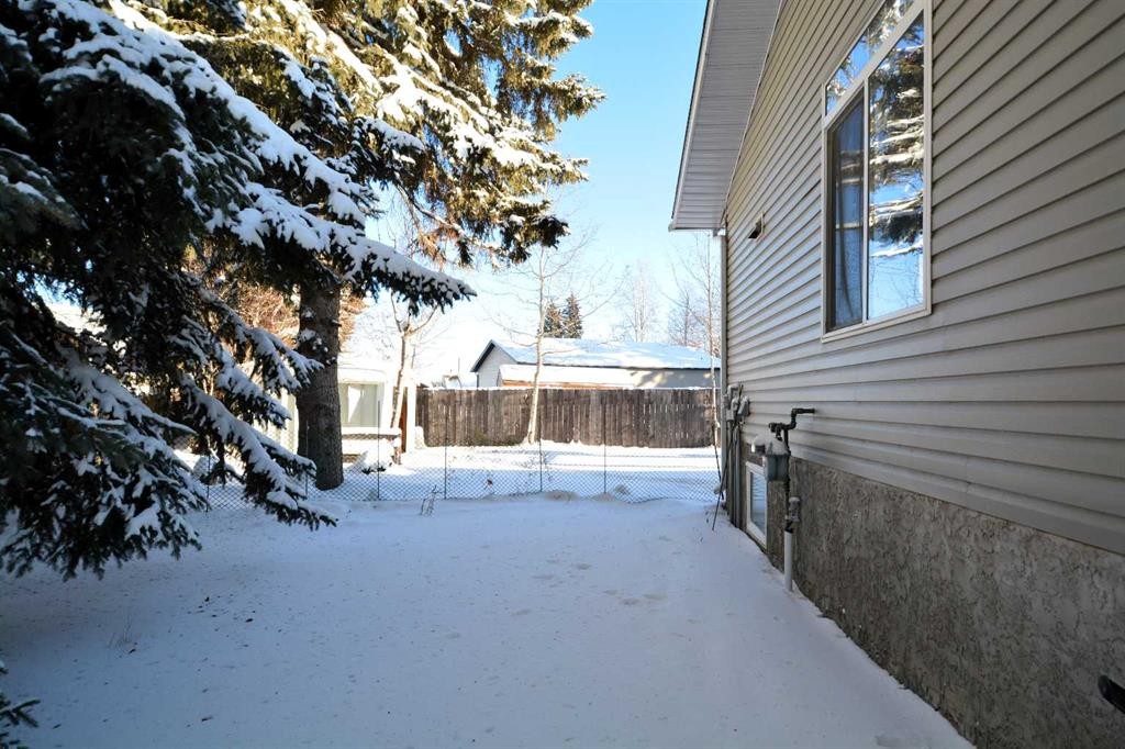 425 70 Street, Edson, AB - Outdoor With Exterior