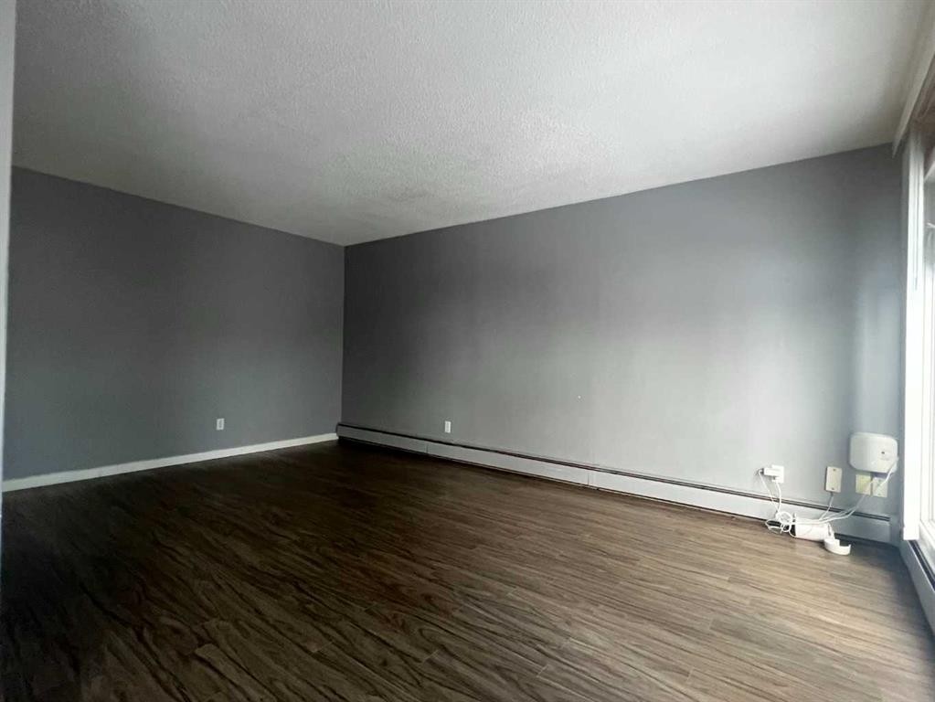 11-506 41 Street, Edson, AB - Indoor Photo Showing Other Room
