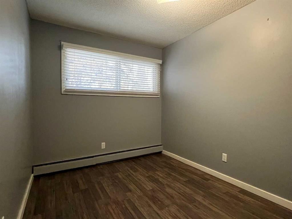 11-506 41 Street, Edson, AB - Indoor Photo Showing Other Room