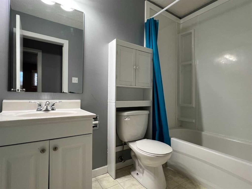 11-506 41 Street, Edson, AB - Indoor Photo Showing Bathroom