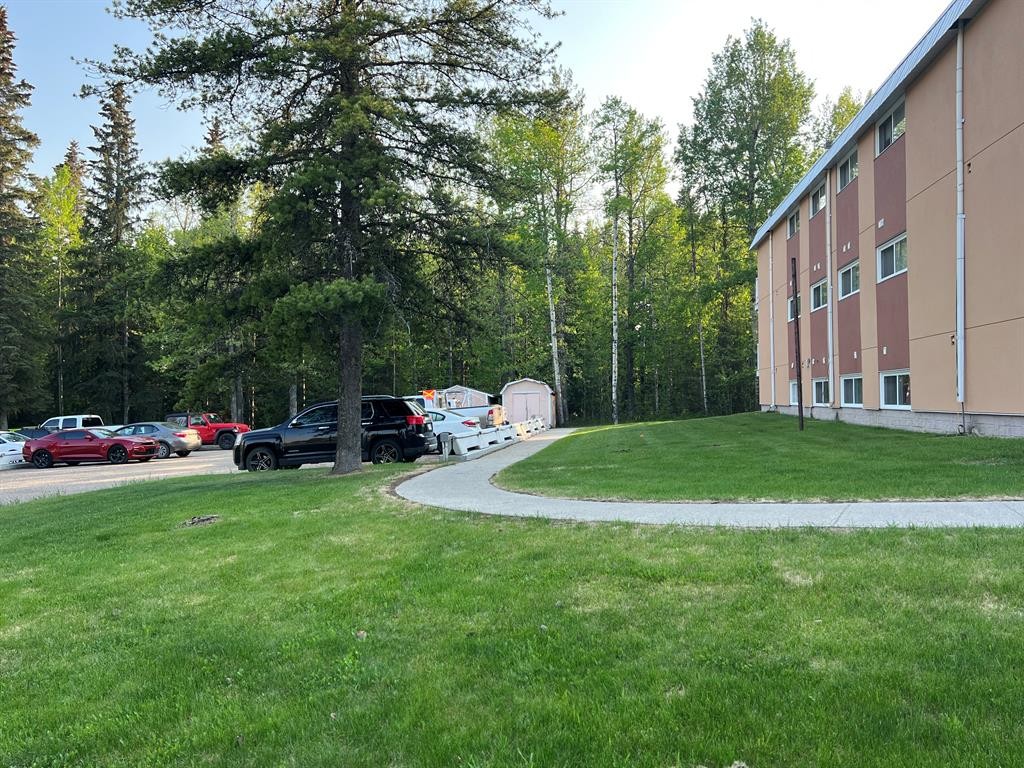 11-506 41 Street, Edson, AB - Outdoor