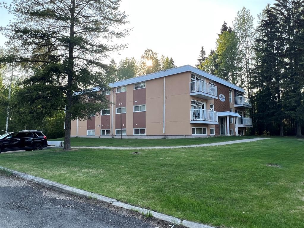 11-506 41 Street, Edson, AB - Outdoor