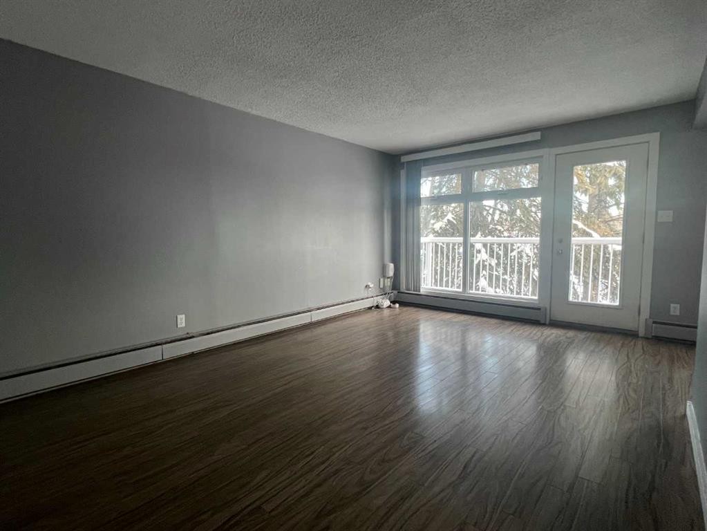 11-506 41 Street, Edson, AB - Indoor Photo Showing Other Room