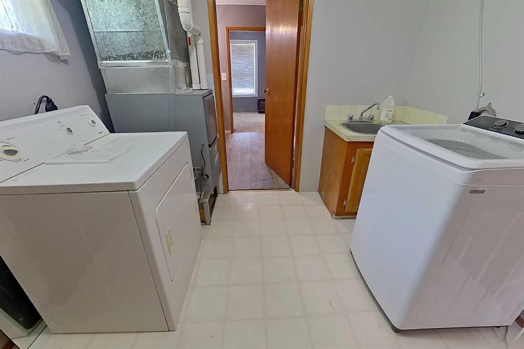 5009 48 Avenue, Athabasca, AB - Indoor Photo Showing Laundry Room