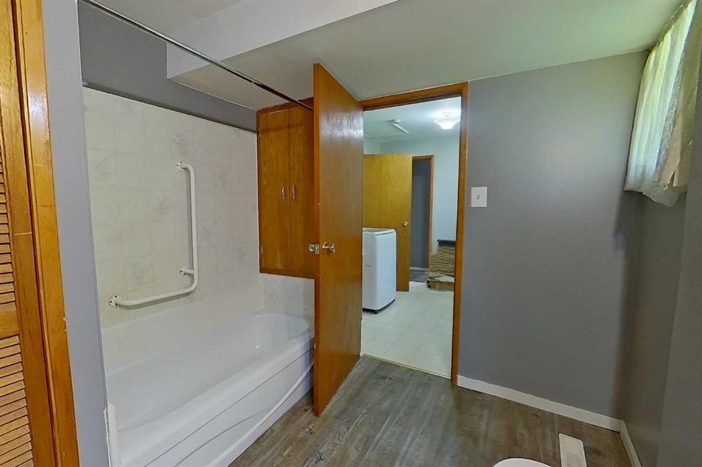 5009 48 Avenue, Athabasca, AB - Indoor Photo Showing Bathroom