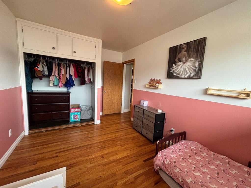 130 Willow Drive, Hinton, AB - Indoor Photo Showing Bedroom