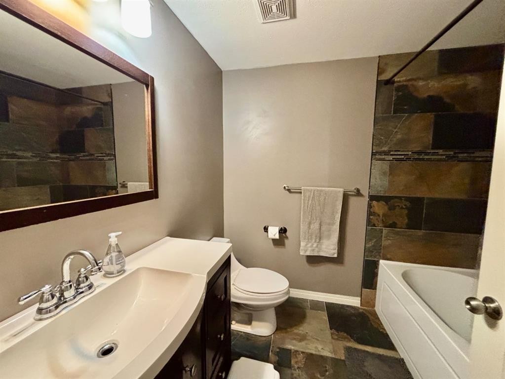 130 Willow Drive, Hinton, AB - Indoor Photo Showing Bathroom