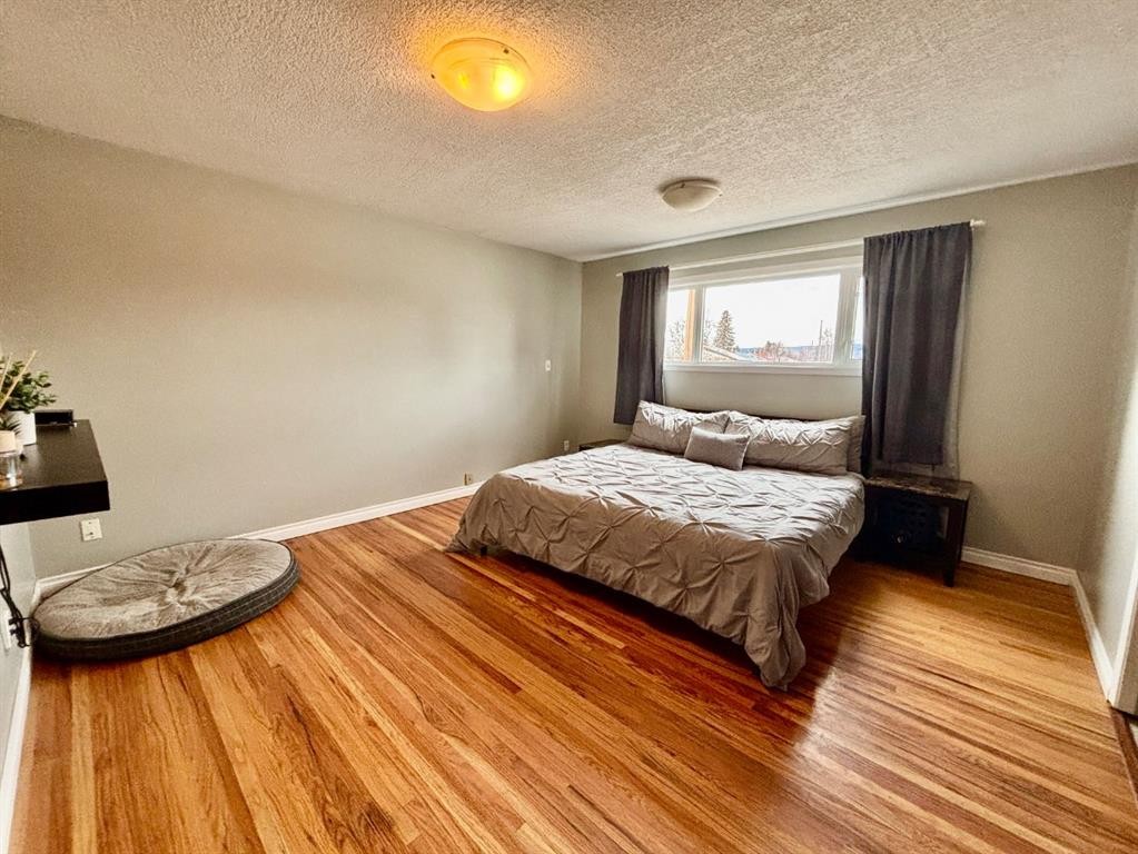 130 Willow Drive, Hinton, AB - Indoor Photo Showing Bedroom