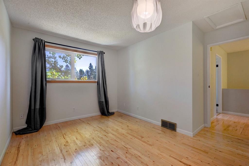 105-200 Three Sisters Drive, Canmore, AB - Indoor Photo Showing Other Room
