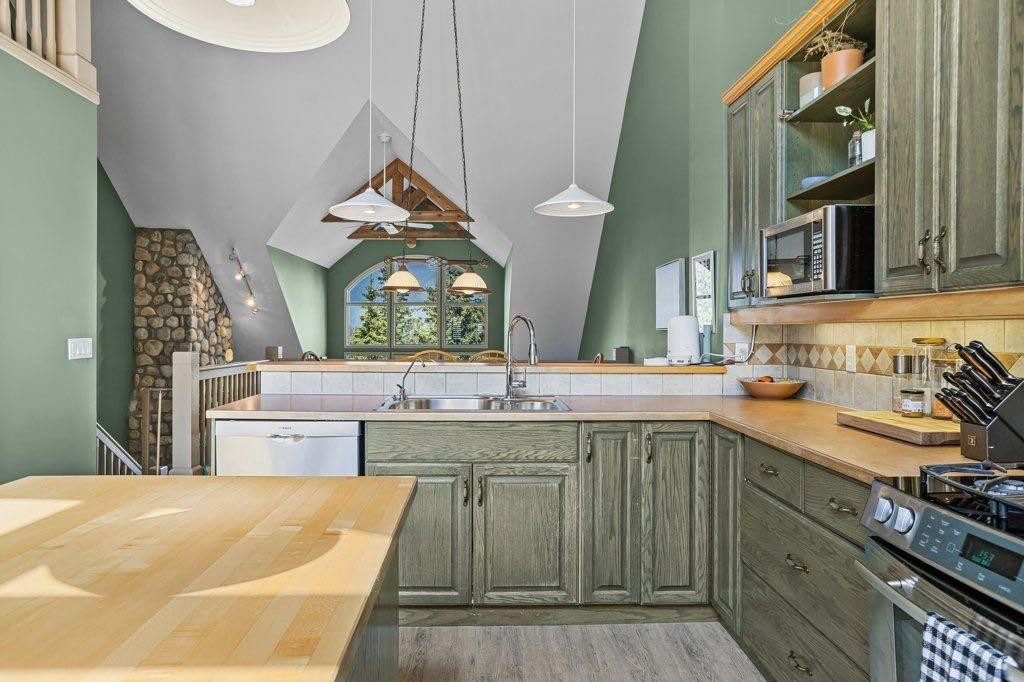 14 Antelope Lane, Banff, AB - Indoor Photo Showing Kitchen With Double Sink