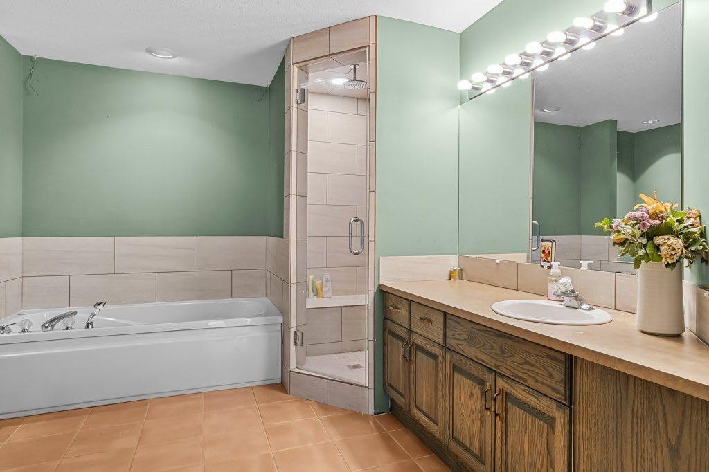 14 Antelope Lane, Banff, AB - Indoor Photo Showing Bathroom