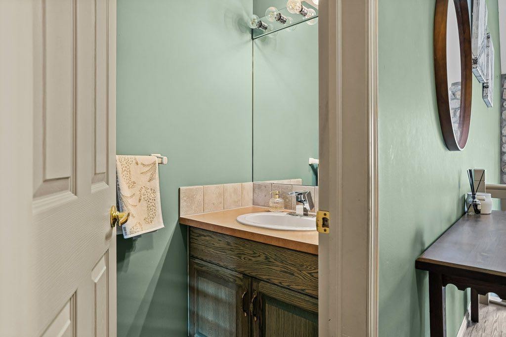 14 Antelope Lane, Banff, AB - Indoor Photo Showing Bathroom