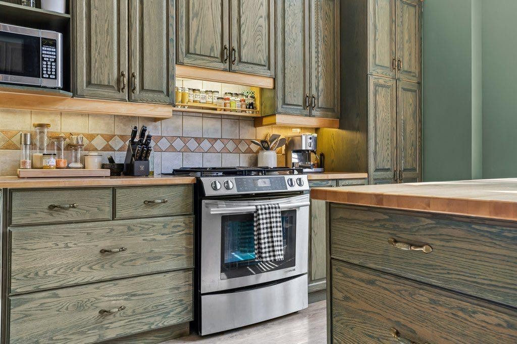 14 Antelope Lane, Banff, AB - Indoor Photo Showing Kitchen