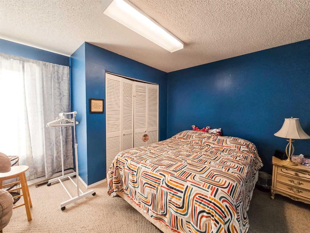 4819 10 Avenue, Edson, AB - Indoor Photo Showing Bedroom
