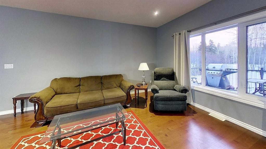 1727 63 Street, Edson, AB - Indoor Photo Showing Living Room