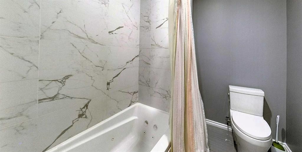 1727 63 Street, Edson, AB - Indoor Photo Showing Bathroom