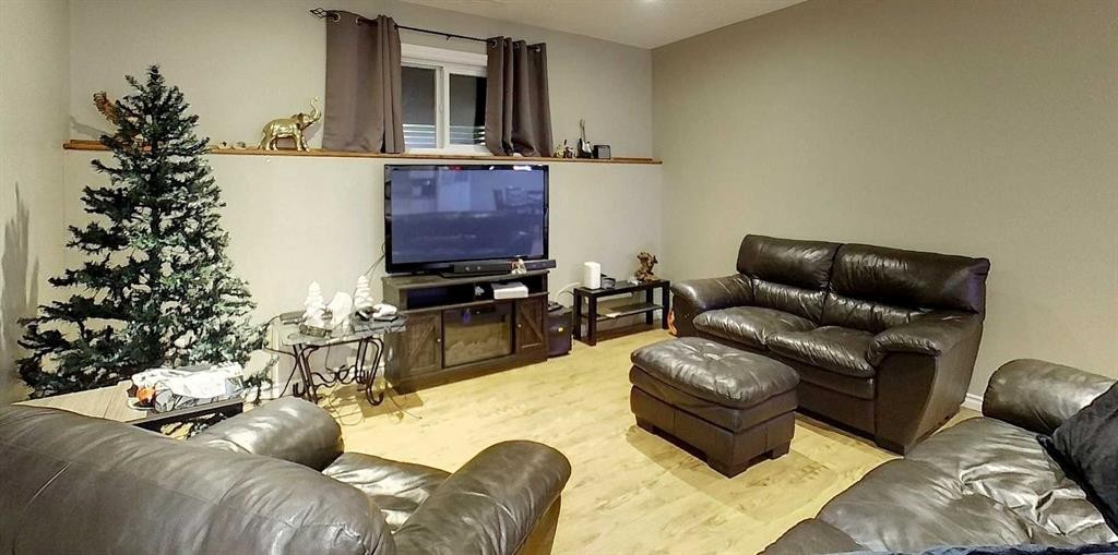 1727 63 Street, Edson, AB - Indoor Photo Showing Living Room
