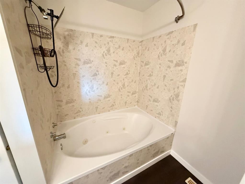 106 Reimer Drive, Hinton, AB - Indoor Photo Showing Bathroom