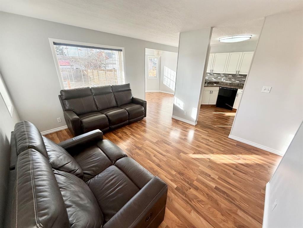 106 Reimer Drive, Hinton, AB - Indoor Photo Showing Living Room