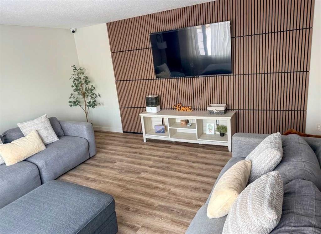 809 8 Street, Fox Creek, AB - Indoor Photo Showing Other Room