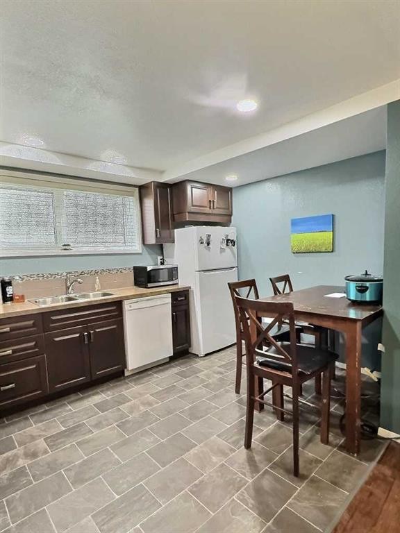 13 Aspen Crescent, Jasper, AB - Indoor Photo Showing Kitchen