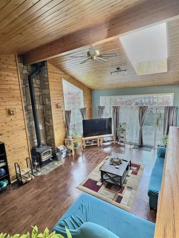 13 Aspen Crescent, Jasper, AB - Indoor Photo Showing Living Room
