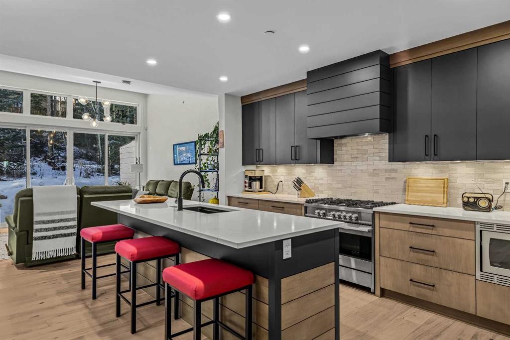 283C Three Sisters Drive, Canmore, AB - Indoor Photo Showing Kitchen With Upgraded Kitchen