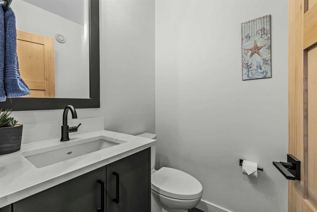 283C Three Sisters Drive, Canmore, AB - Indoor Photo Showing Bathroom