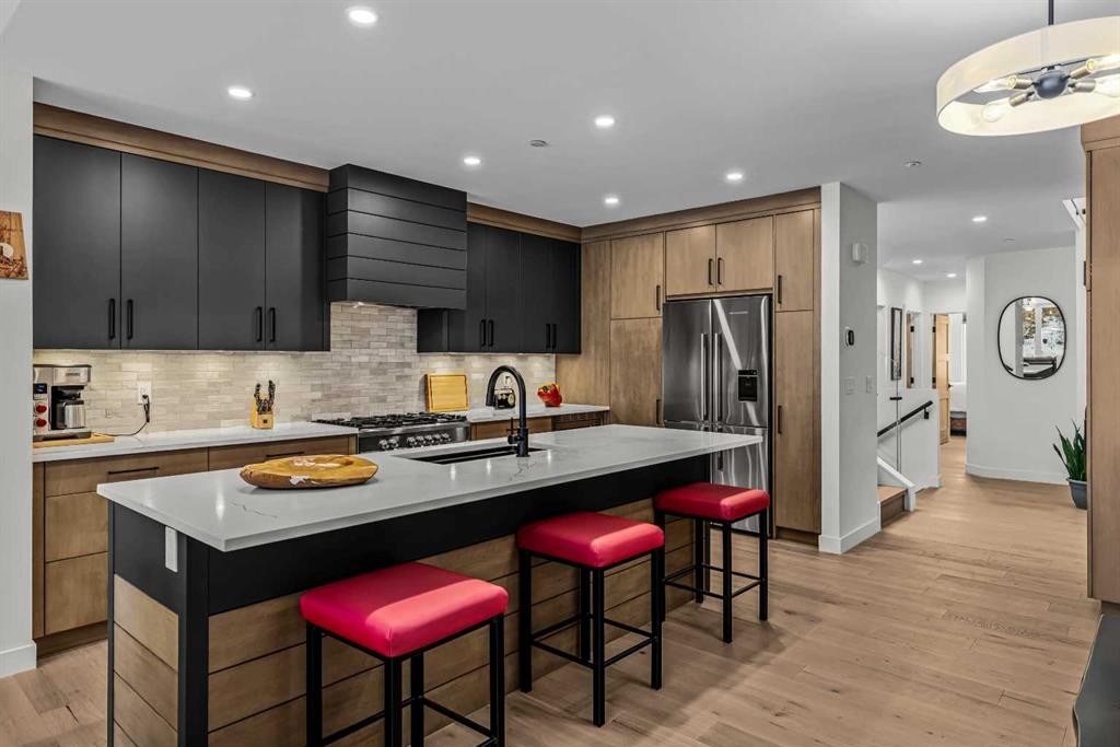 283C Three Sisters Drive, Canmore, AB - Indoor Photo Showing Kitchen With Upgraded Kitchen