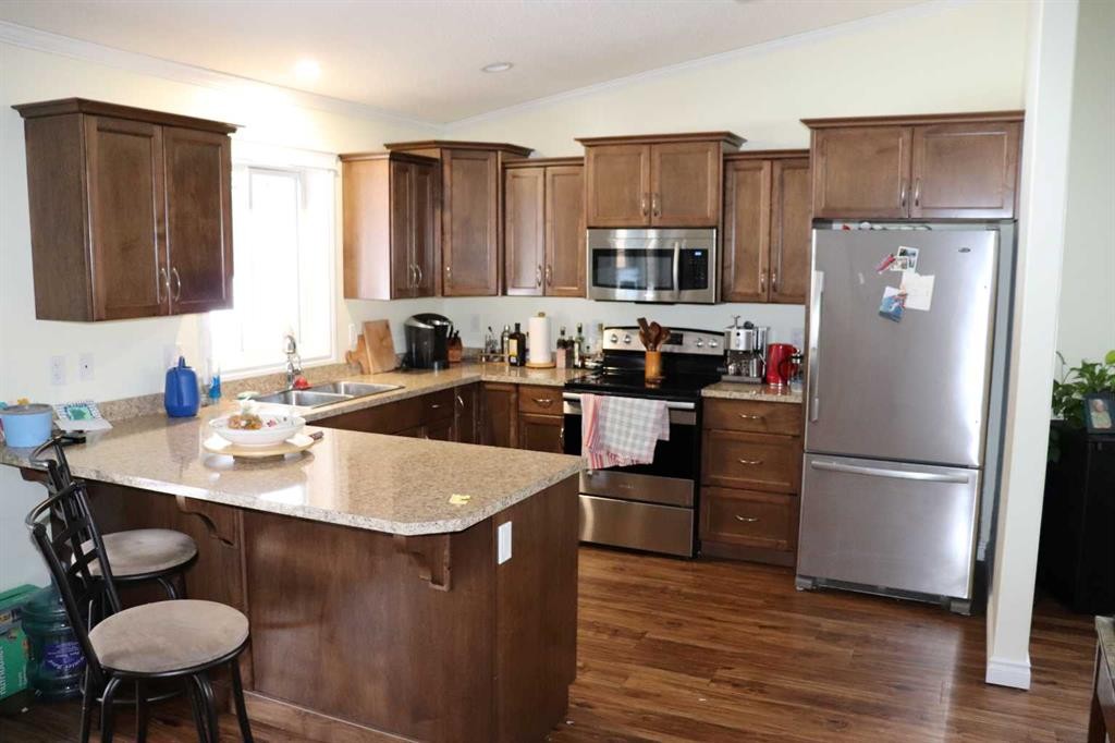 54019C Range Road 165, Rural Yellowhead County, AB - Indoor Photo Showing Kitchen With Double Sink