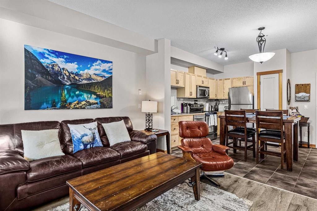 107-101 Montane Road Sw, Canmore, AB - Indoor Photo Showing Living Room