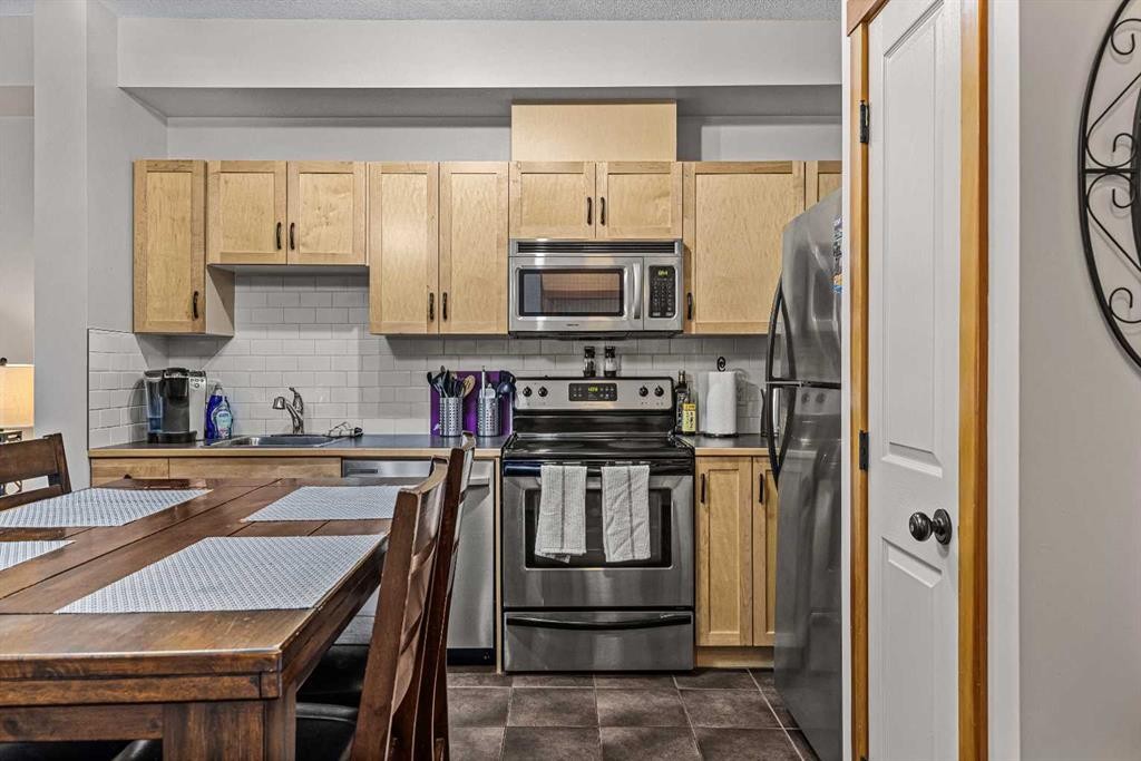 107-101 Montane Road Sw, Canmore, AB - Indoor Photo Showing Kitchen