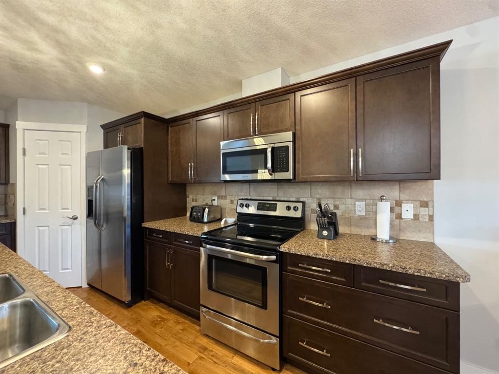 4316 18 Avenue, Edson, AB - Indoor Photo Showing Kitchen With Double Sink