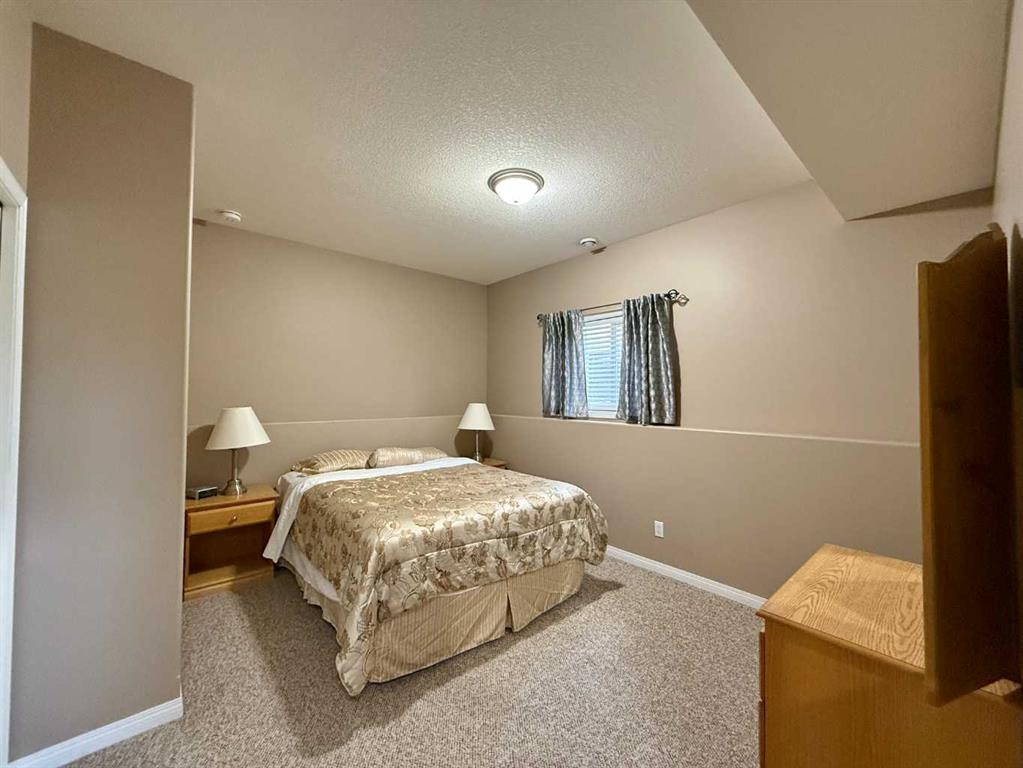 294 Tocher Avenue, Hinton, AB - Indoor Photo Showing Bedroom