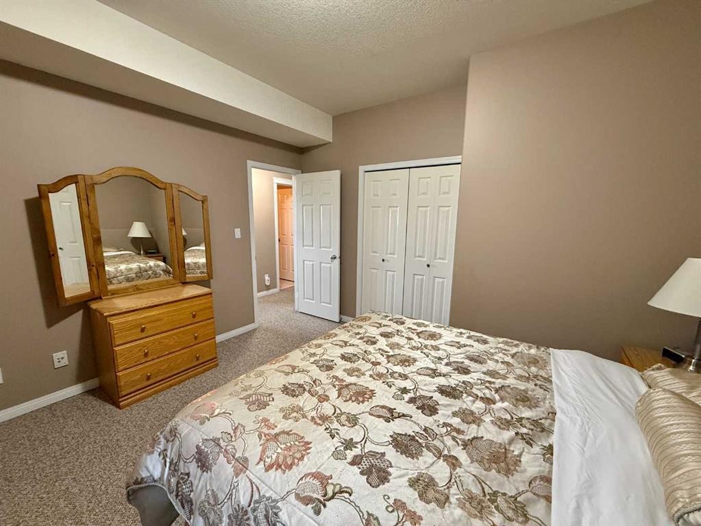 294 Tocher Avenue, Hinton, AB - Indoor Photo Showing Bedroom