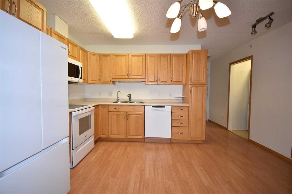 202-777 48 Street, Edson, AB - Indoor Photo Showing Kitchen With Double Sink