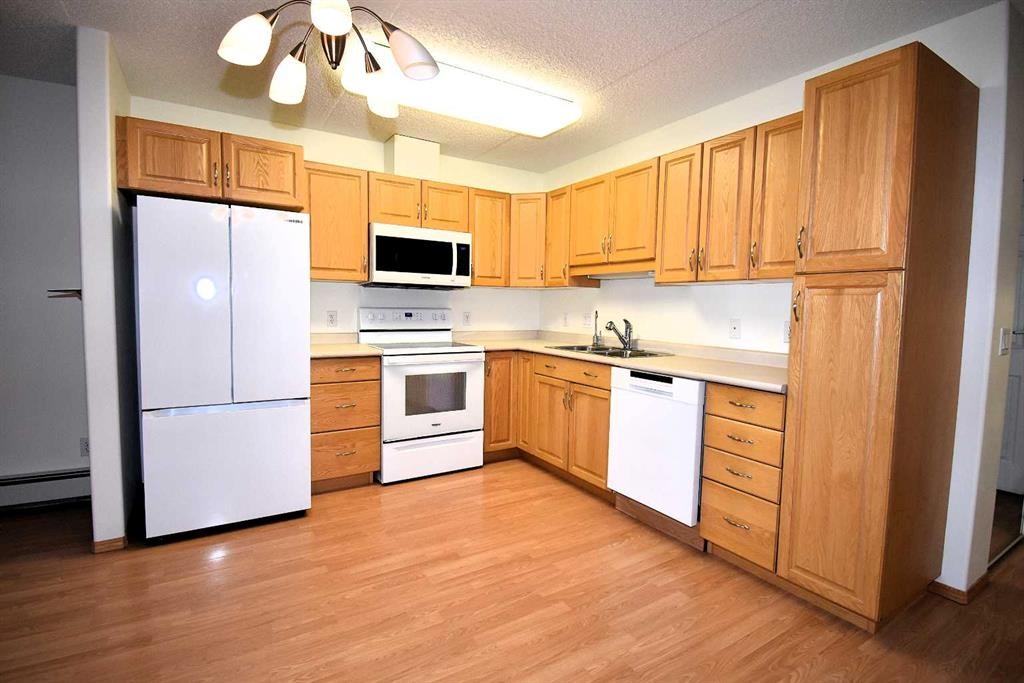 202-777 48 Street, Edson, AB - Indoor Photo Showing Kitchen With Double Sink