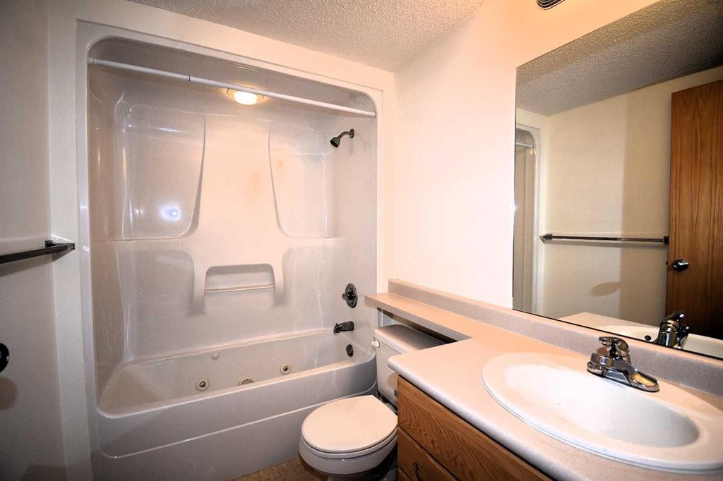 202-777 48 Street, Edson, AB - Indoor Photo Showing Bathroom
