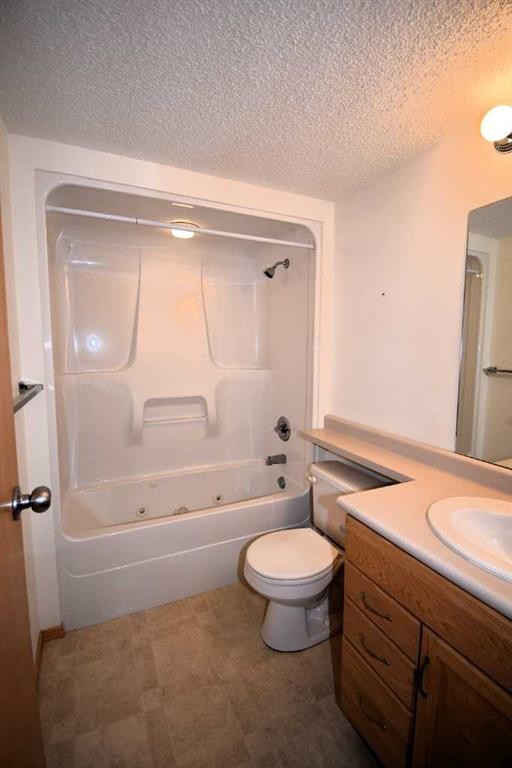 202-777 48 Street, Edson, AB - Indoor Photo Showing Bathroom