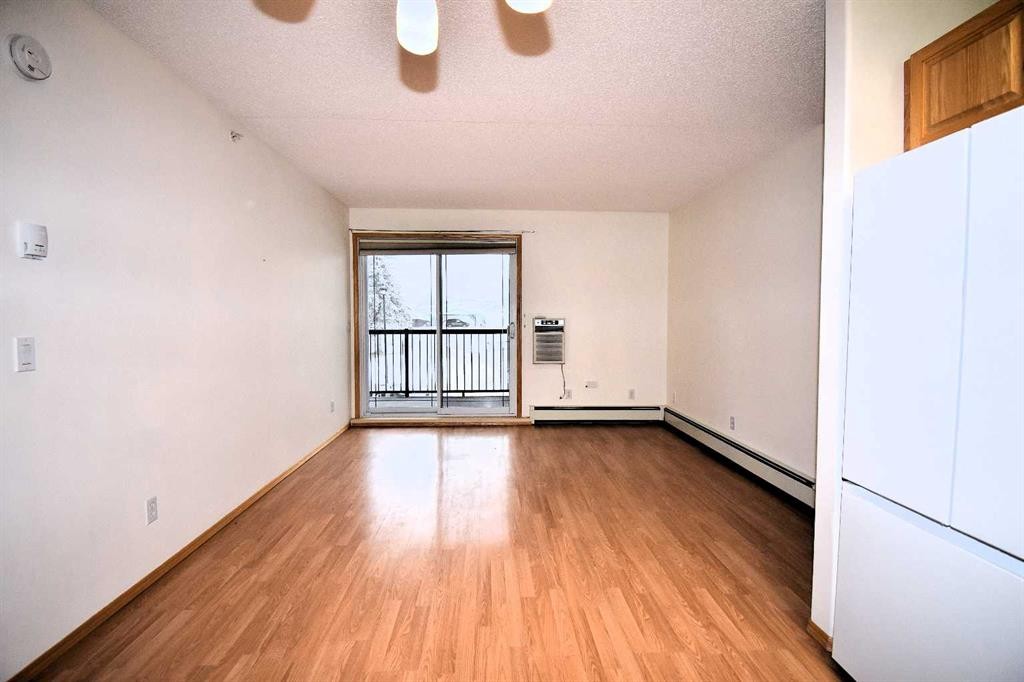 202-777 48 Street, Edson, AB - Indoor Photo Showing Other Room