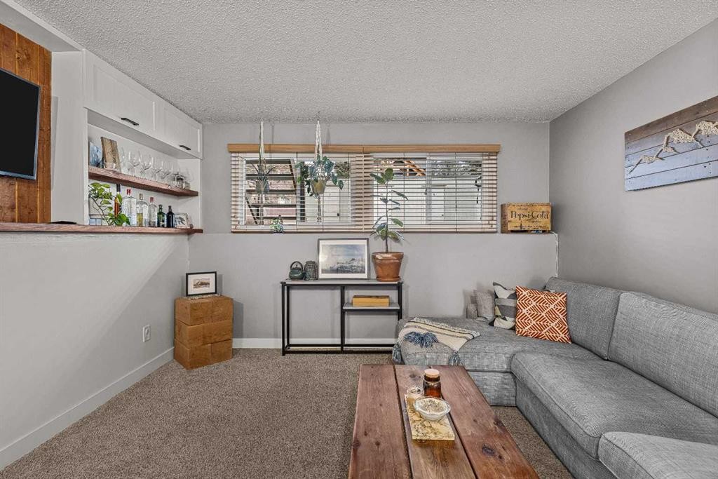 2-630 3Rd Street, Canmore, AB - Indoor