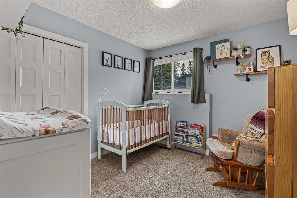 2-630 3Rd Street, Canmore, AB - Indoor Photo Showing Bedroom