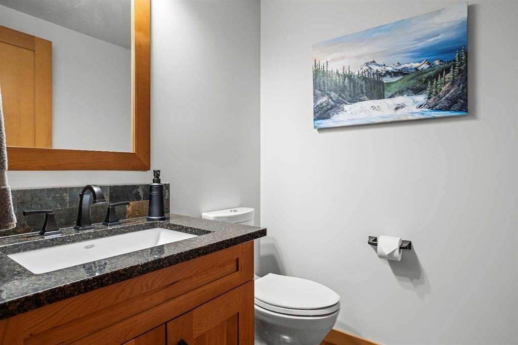 7 Creekside Mews, Canmore, AB - Indoor Photo Showing Bathroom