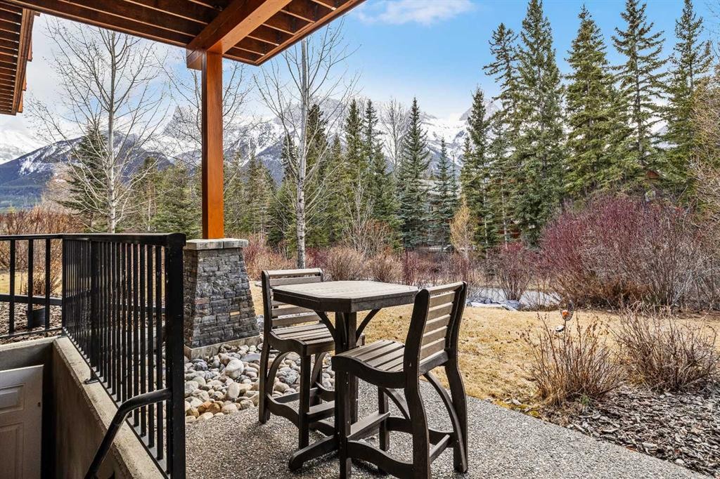 7 Creekside Mews, Canmore, AB - Outdoor